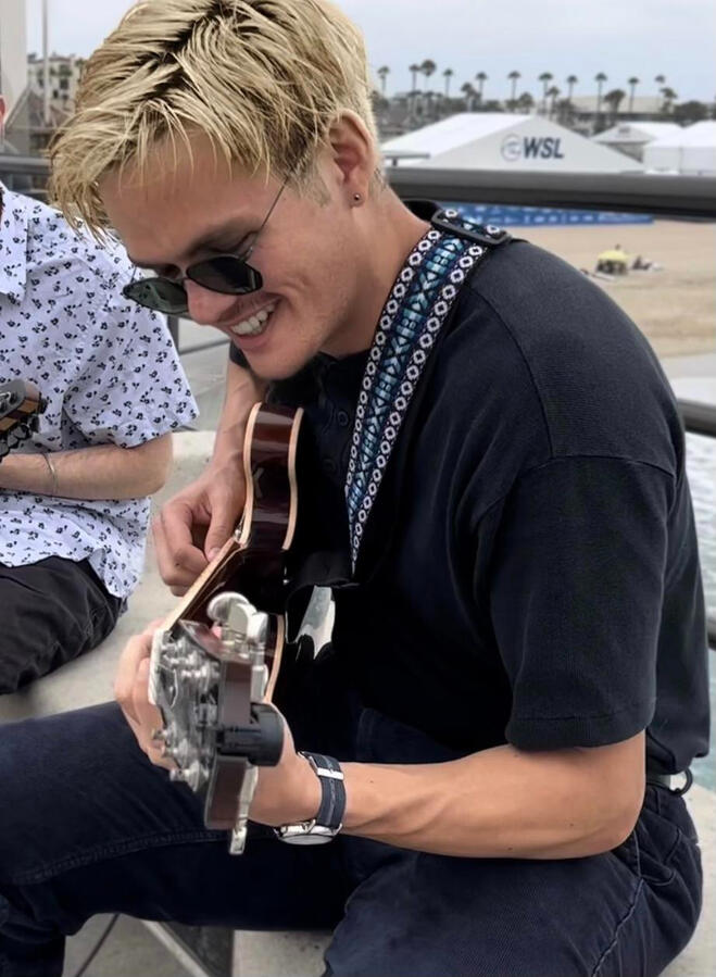 Duo performance on the pier in Huntington Beach, CA Jazz guitar teacher Ian Westerbeck performing in HB Huntington Beach, California